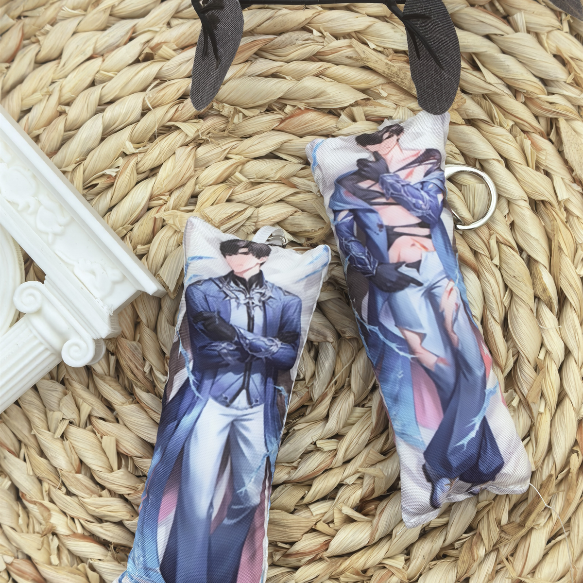LADS Mini Dakimakura Pillow Keychain, 4 × 12 cm Plush Pillow Charm, Double-Sided Character Art Bag Accessory, Gift for Anime Fans